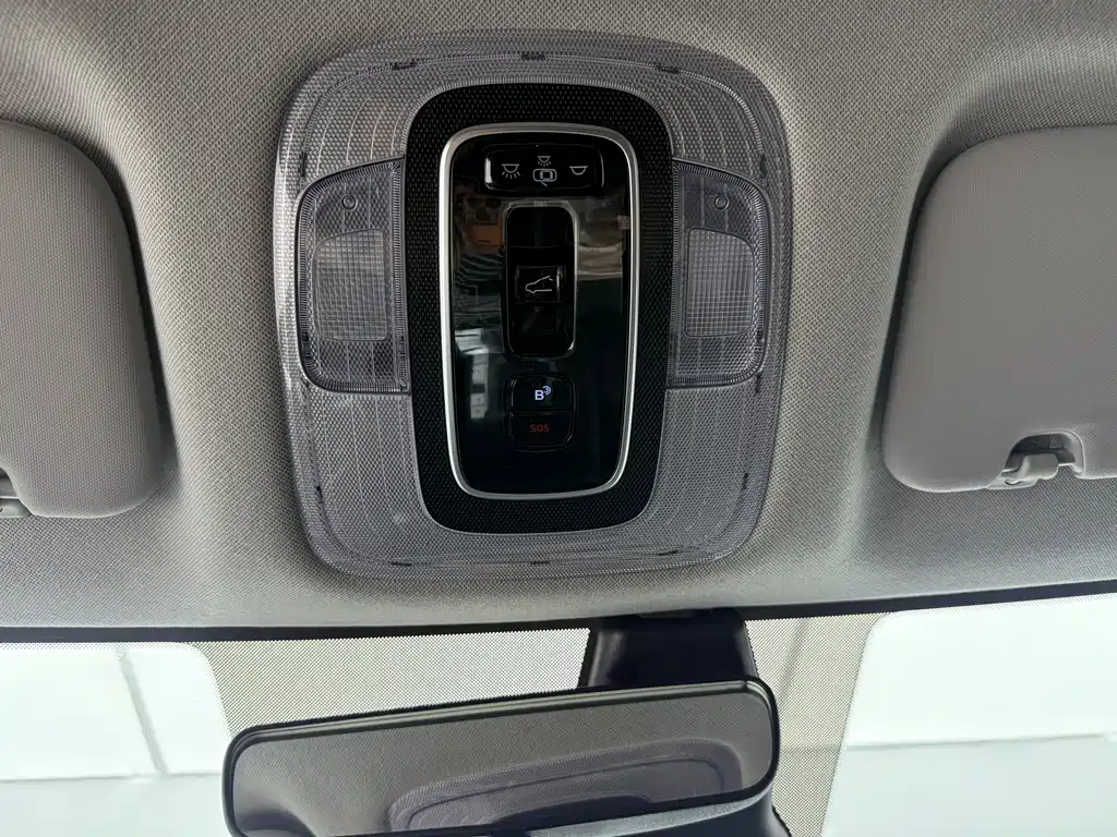 Hyundai Elantra 2023 — фото 16