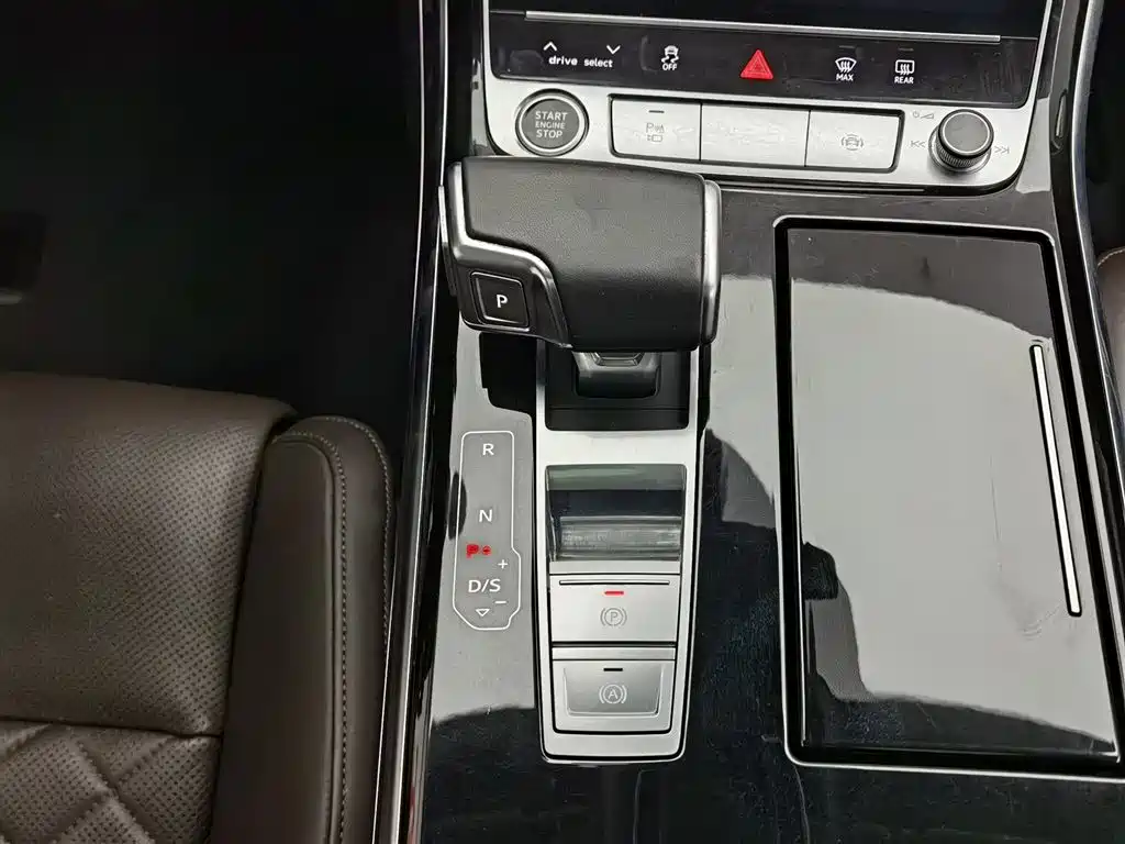Audi A8 2022 — фото 13
