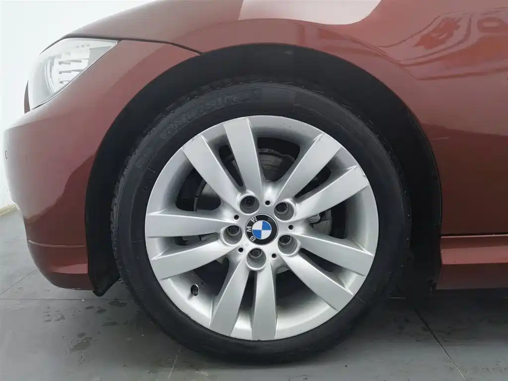 BMW 3 Series 2011 — фото 17