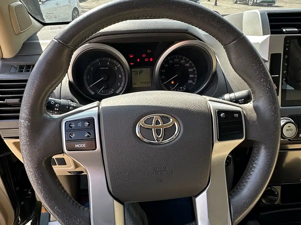 Toyota Prado 2015 — фото 10