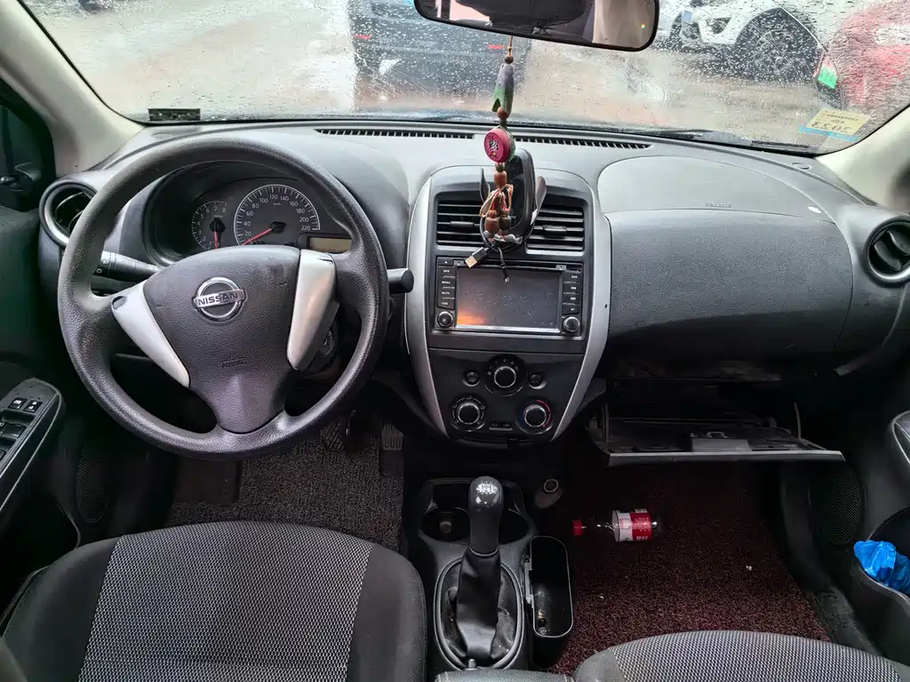 Nissan Sunny 2015 — фото 11
