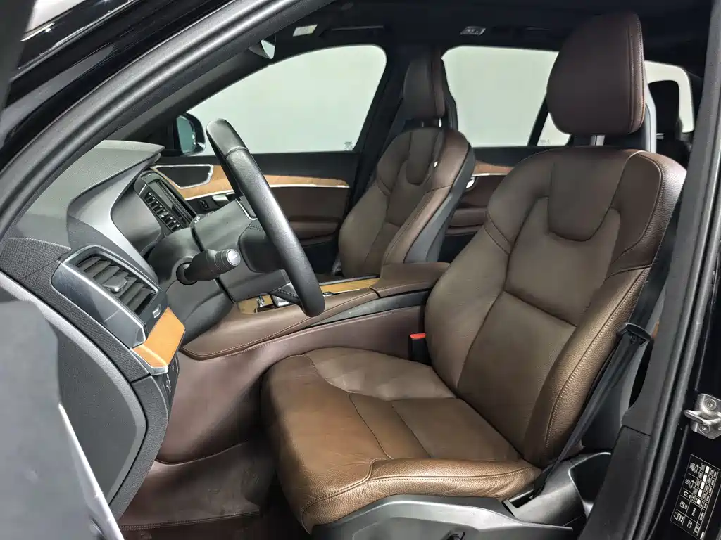 Volvo XC90 2021 — фото 11