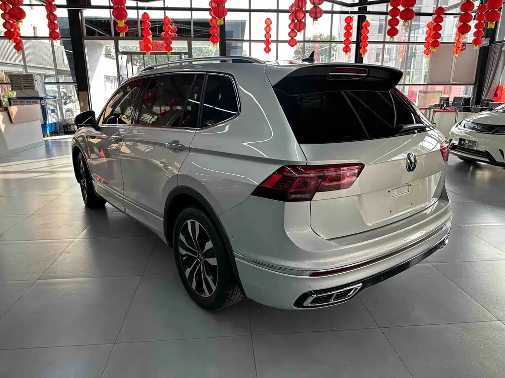 Volkswagen Tiguan L 2022 — фото 10