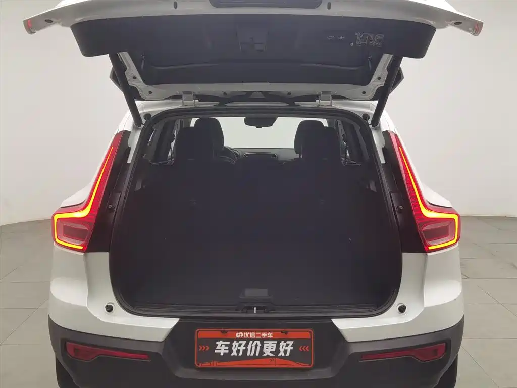 Volvo XC40 2019 — фото 16
