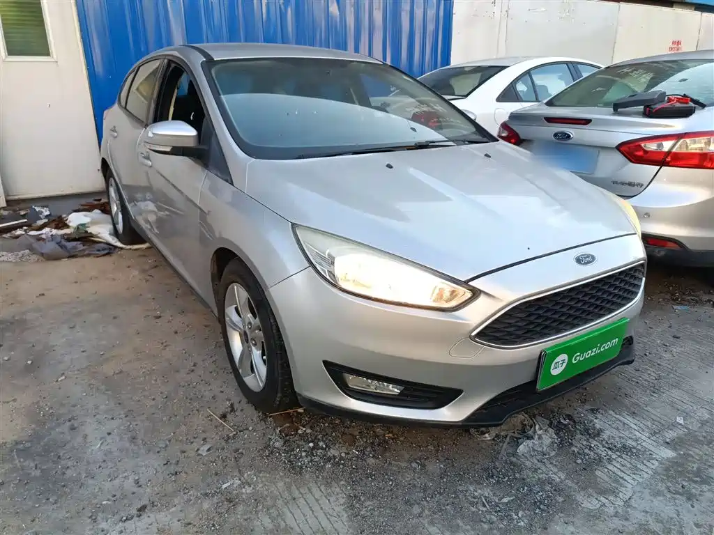 Ford Focus 2016 — фото 20