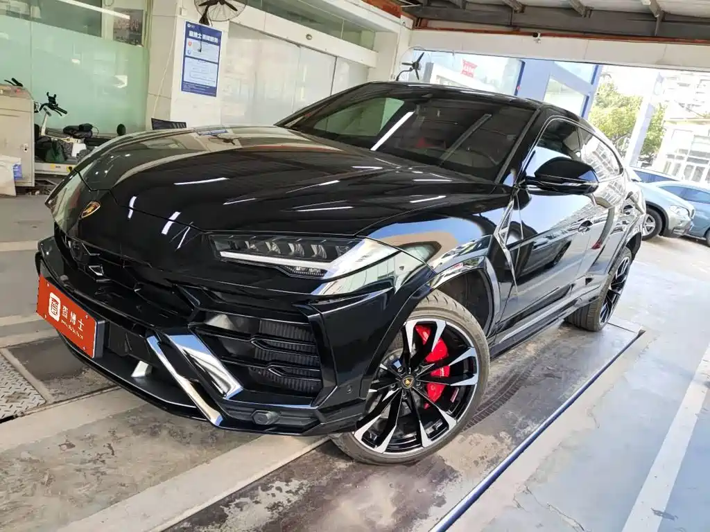 Lamborghini Urus 2020 — фото 1