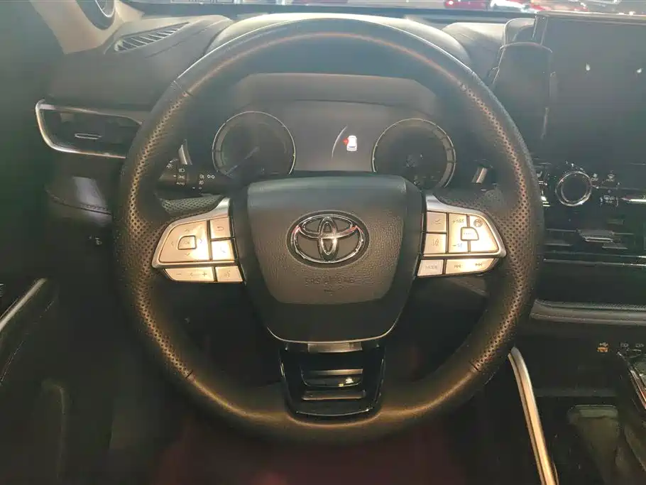 Toyota Highlander 2022 — фото 15