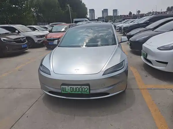 Tesla Model 3 2023
