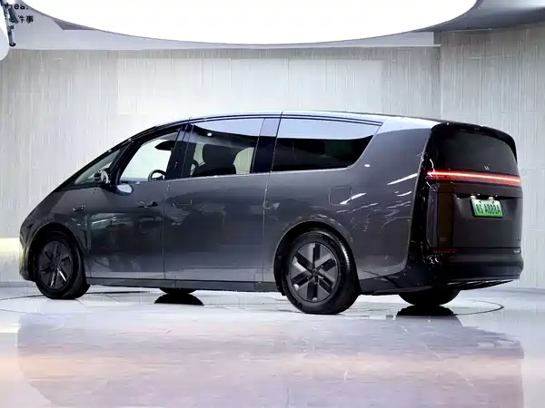Li Auto MEGA 2024