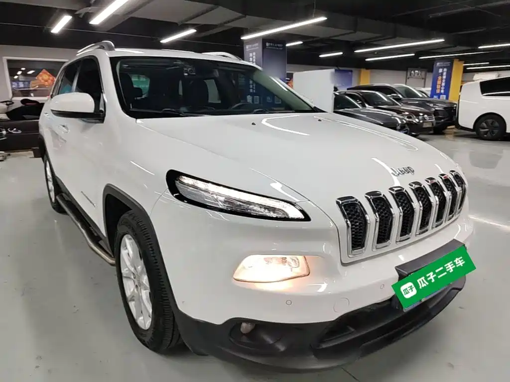 Jeep Cherokee 2016 — фото 22