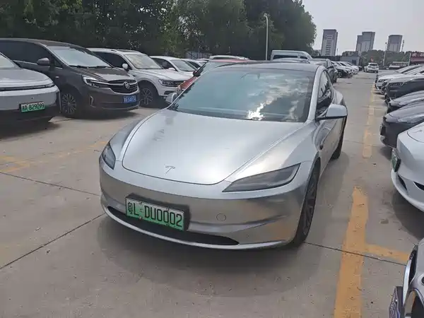 Tesla Model 3 2023