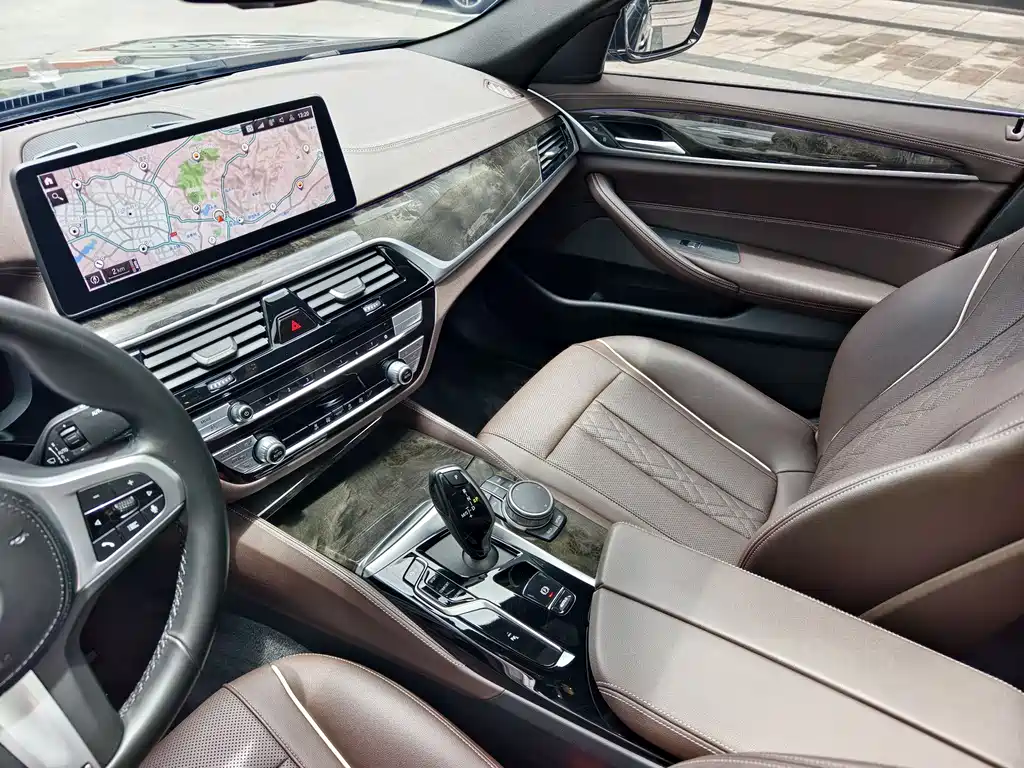 BMW 5 Series 2021 — фото 13