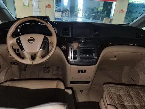 Nissan Quest 2015