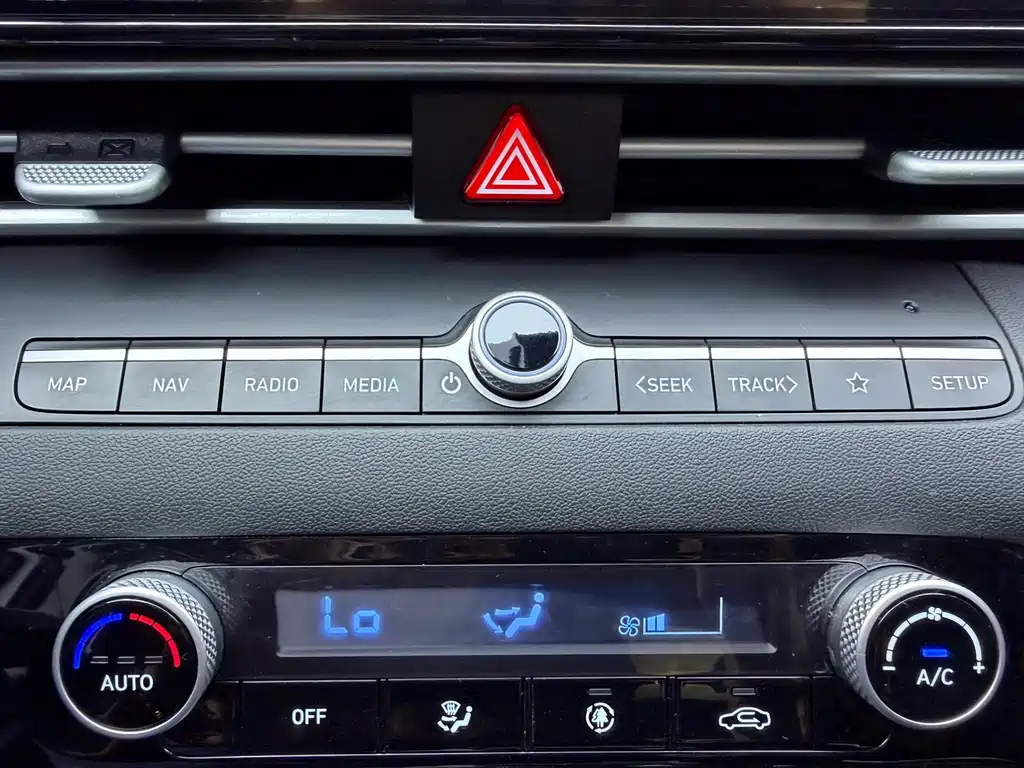 Hyundai Elantra 2023 — фото 14