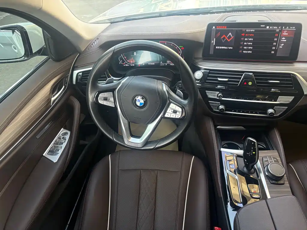 BMW 5 Series 2021 — фото 15