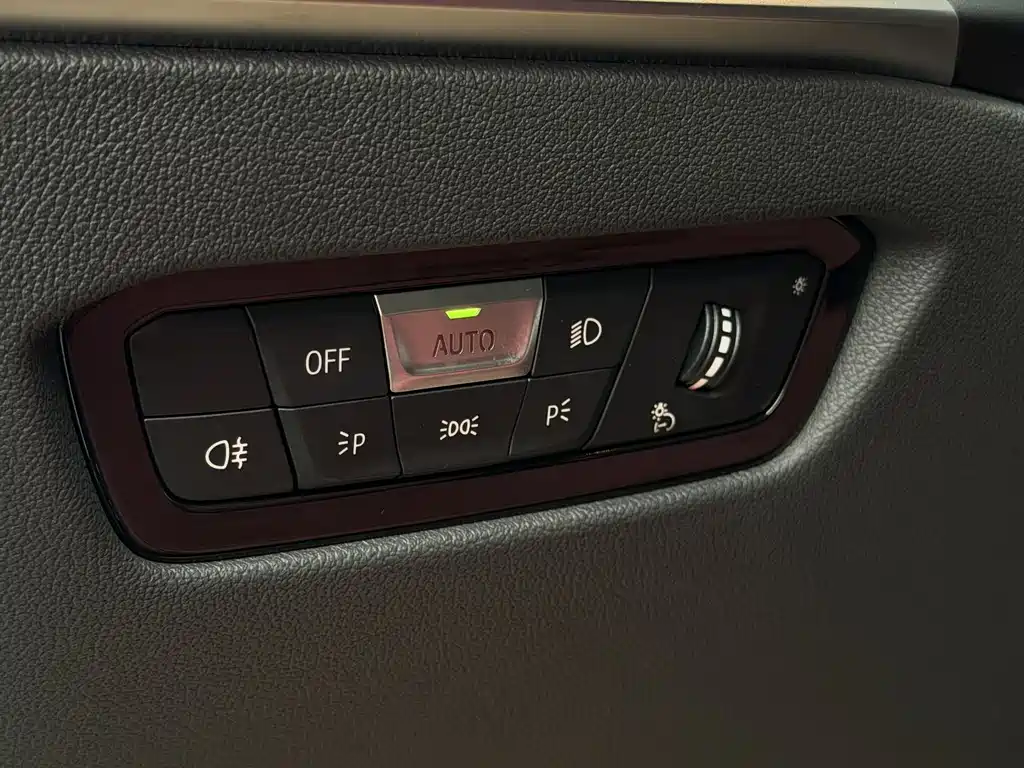 BMW 3 Series 2023 — фото 16
