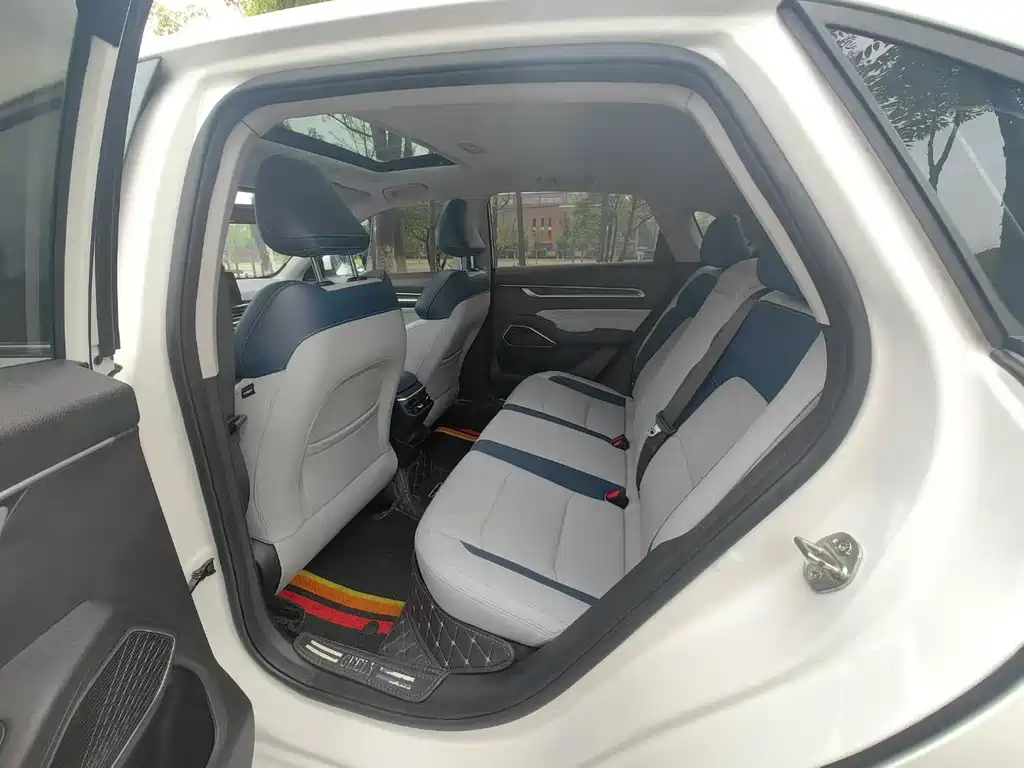 Geely Emgrand 2021