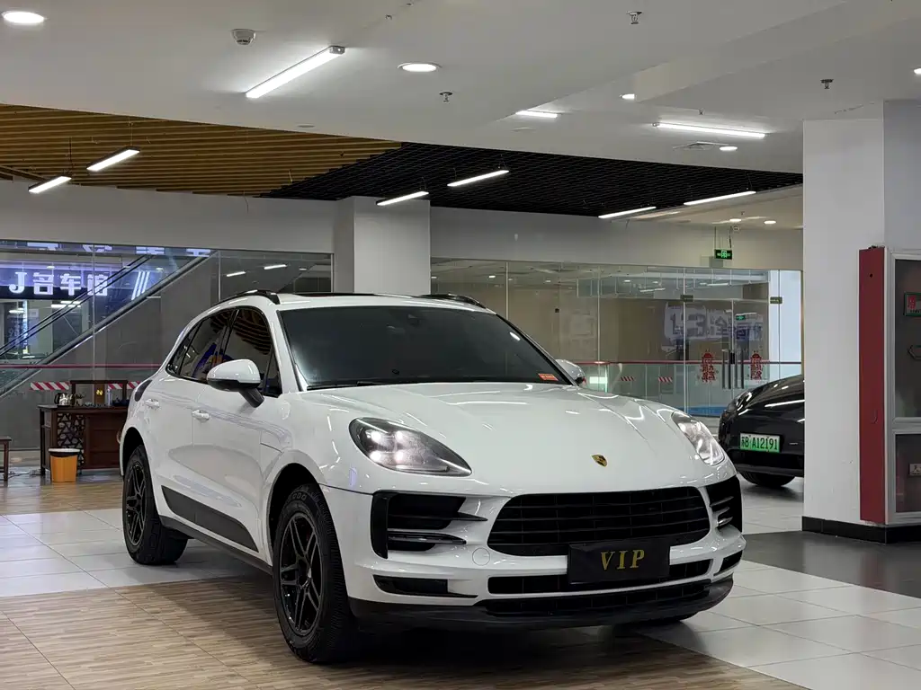 Porsche Macan 2019 — фото 1