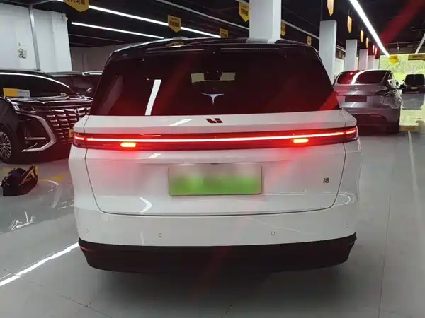 Li Auto i8 2025
