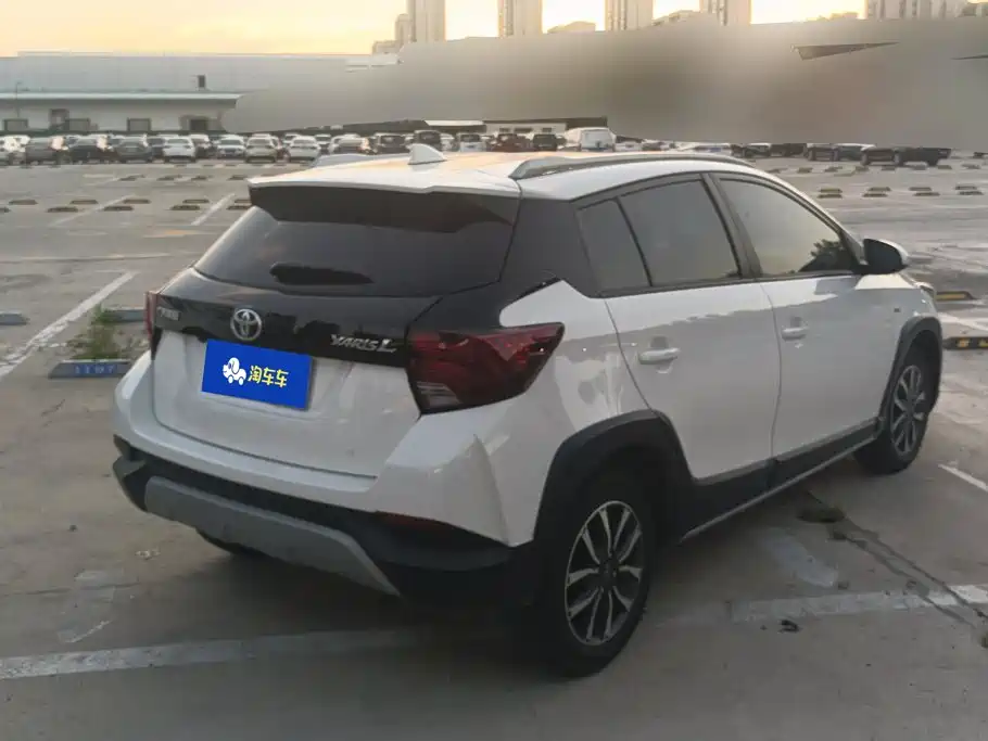 Toyota Yaris L 2022