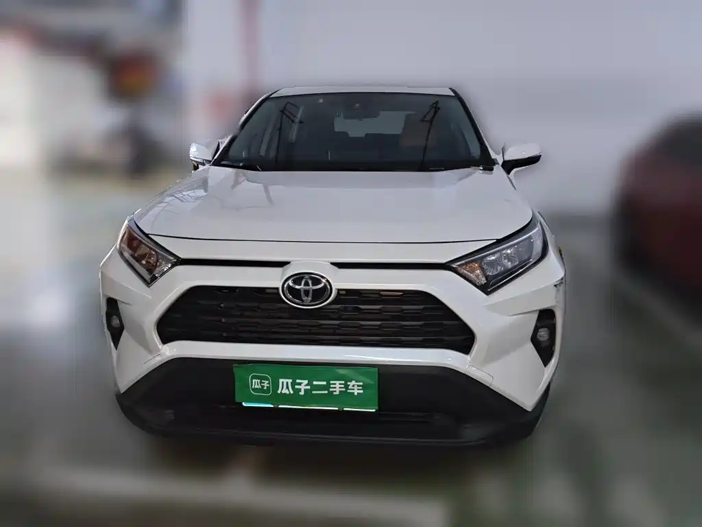 Toyota RAV4 2025 — фото 2