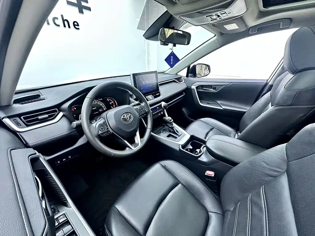 Toyota RAV4 2021 — фото 13