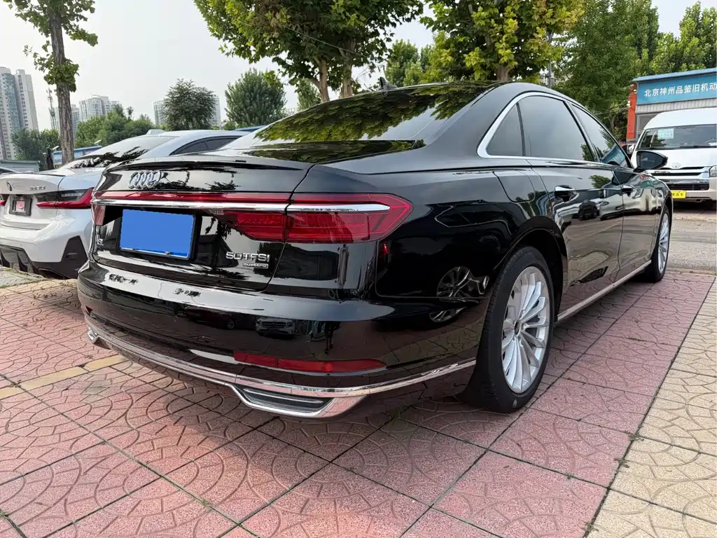 Audi A8 2022 — фото 15