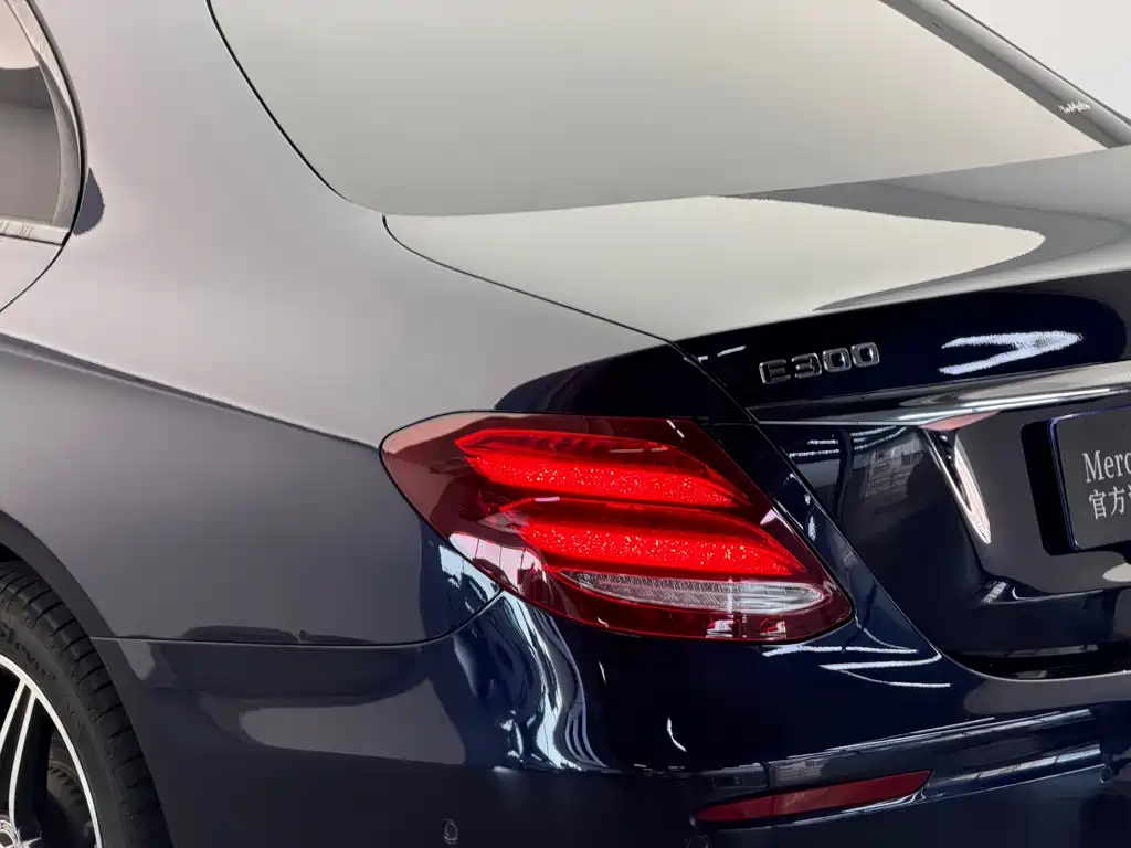 Mercedes-Benz E-Class 2019 — фото 19