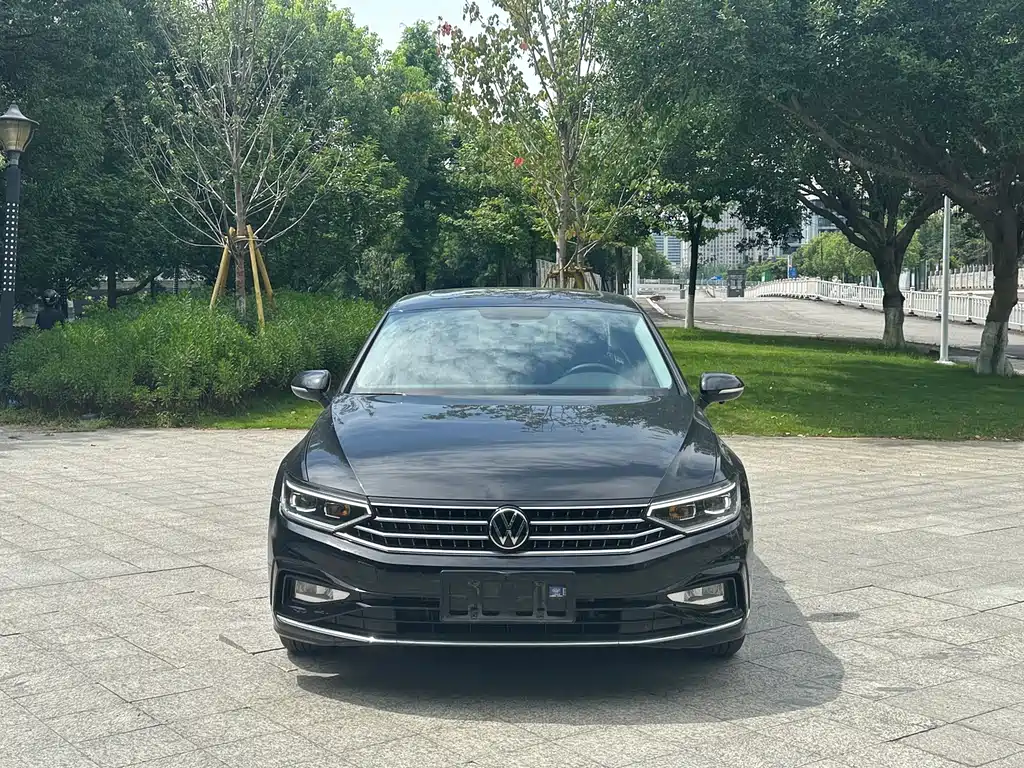Volkswagen Magotan 2025