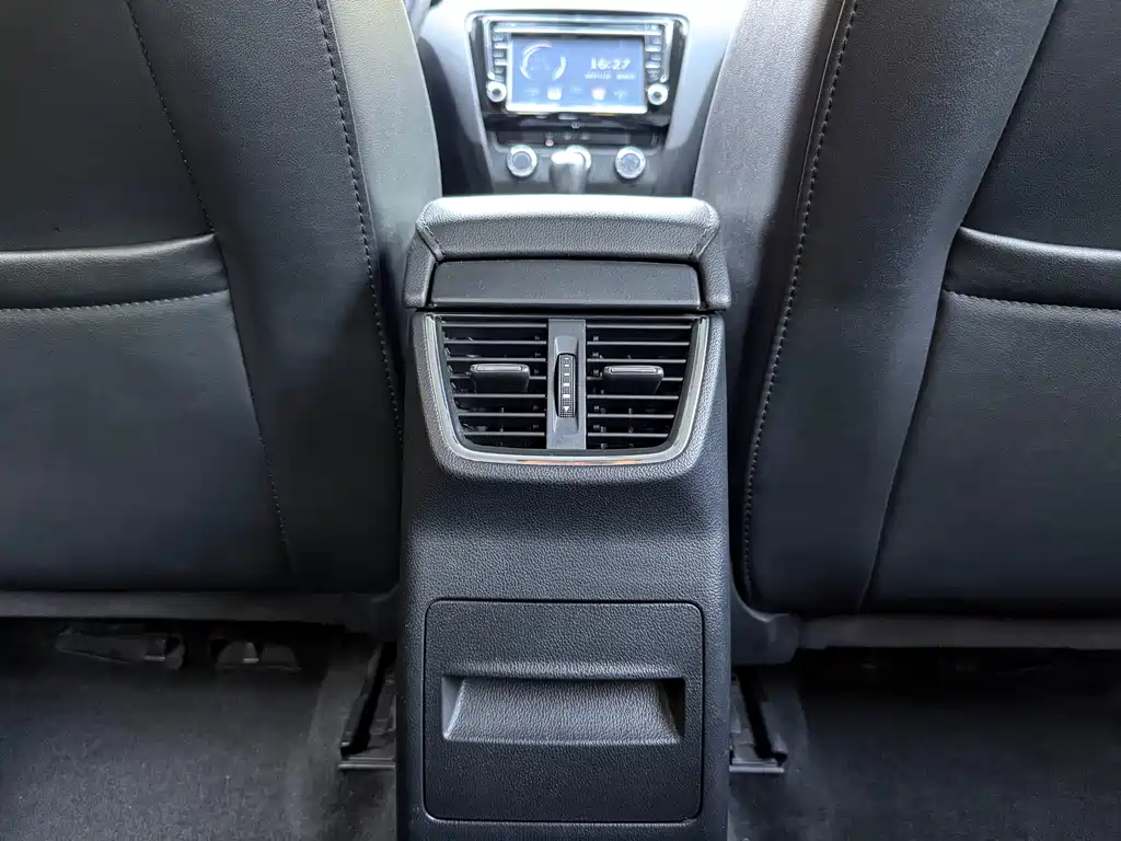 Skoda Octavia 2017 — фото 13