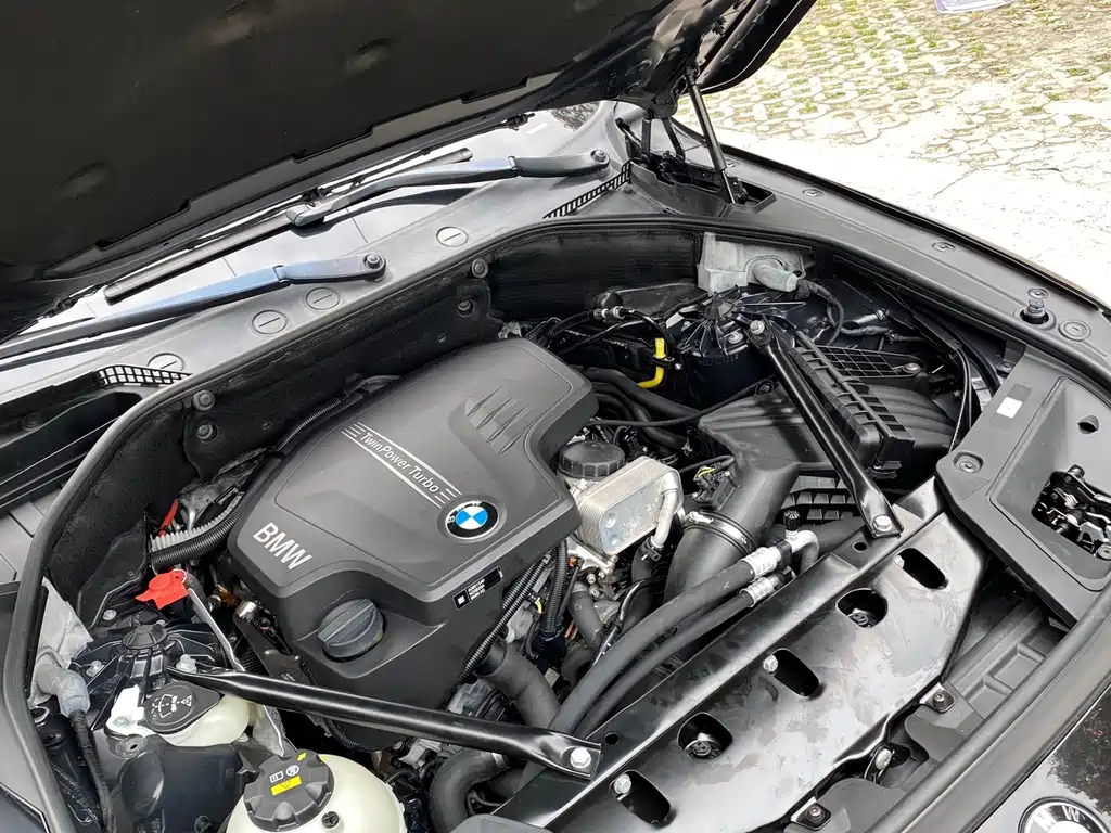 BMW 5 Series GT 2017 — фото 15