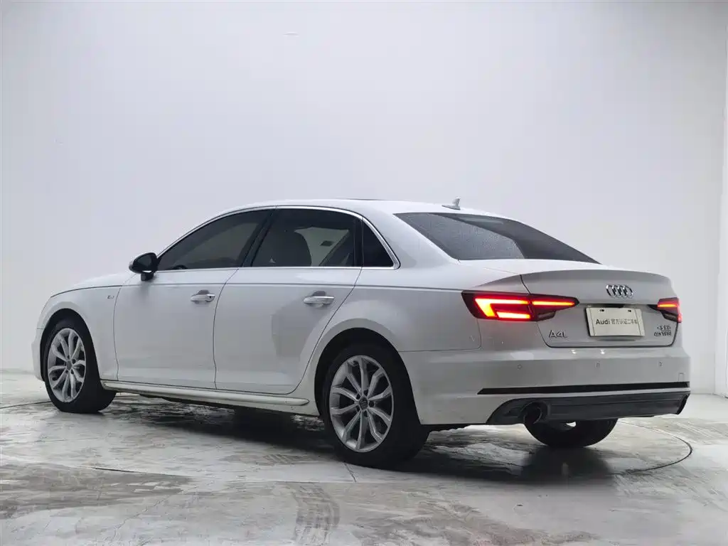 Audi A4L 2018