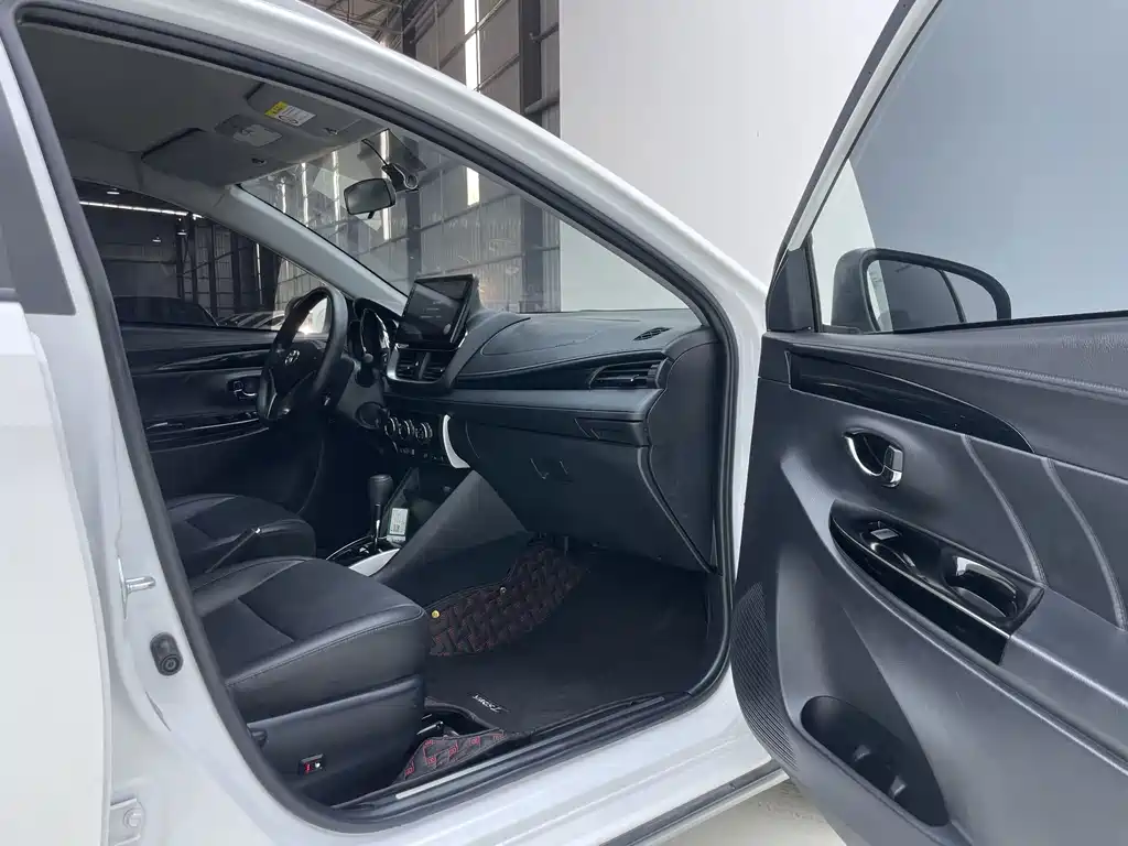 Toyota Yaris L 2022 — фото 27
