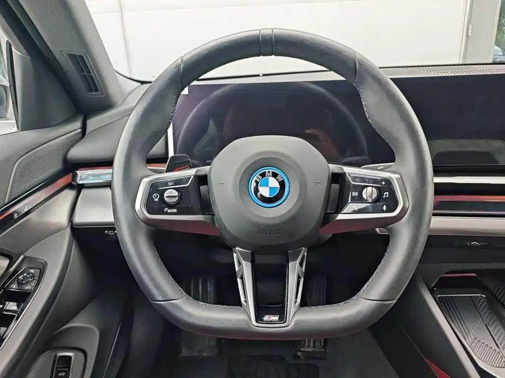 BMW i5 2025 — фото 8