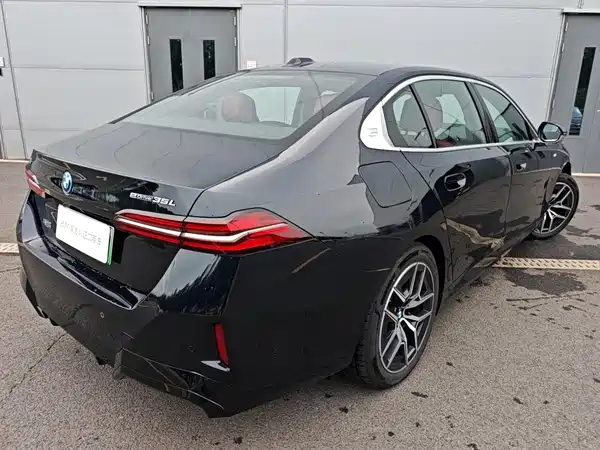 BMW i5 2025
