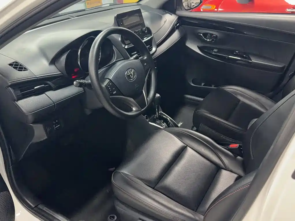 Toyota Yaris L 2022 — фото 8