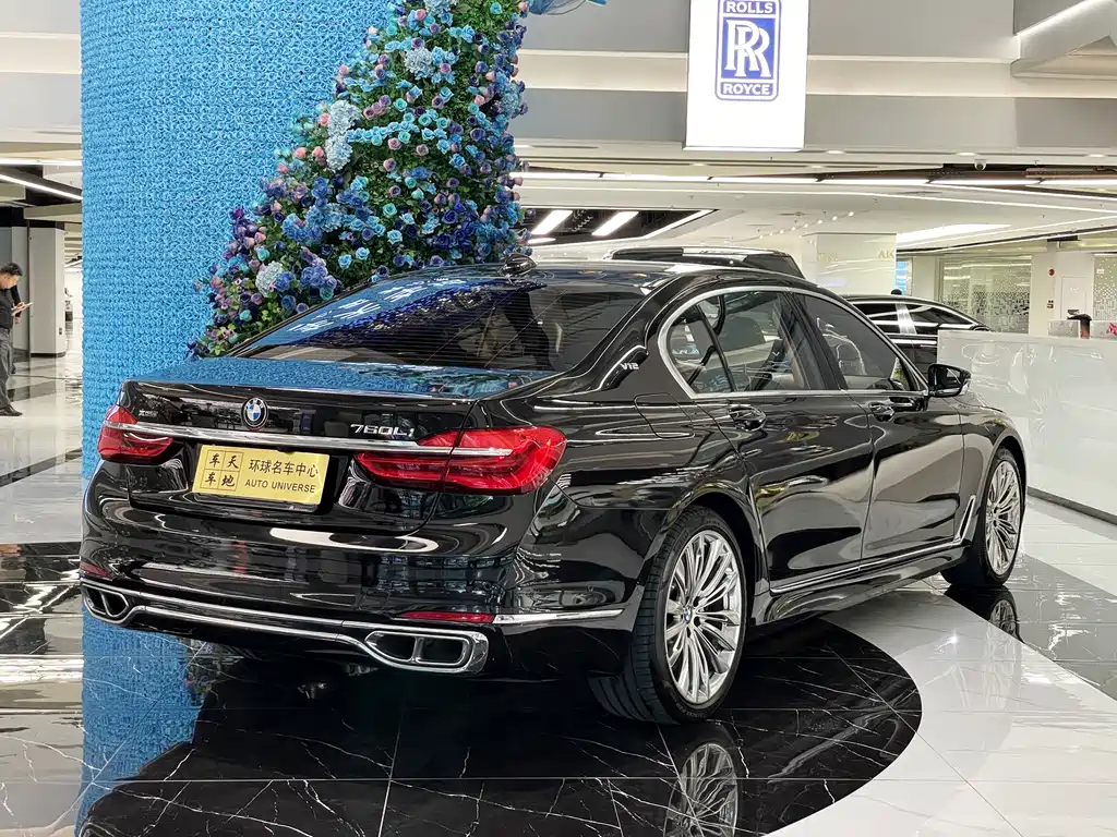 BMW 7 Series 2018 — фото 13