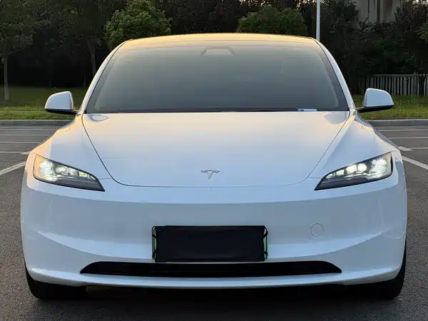 Tesla Model 3 2025
