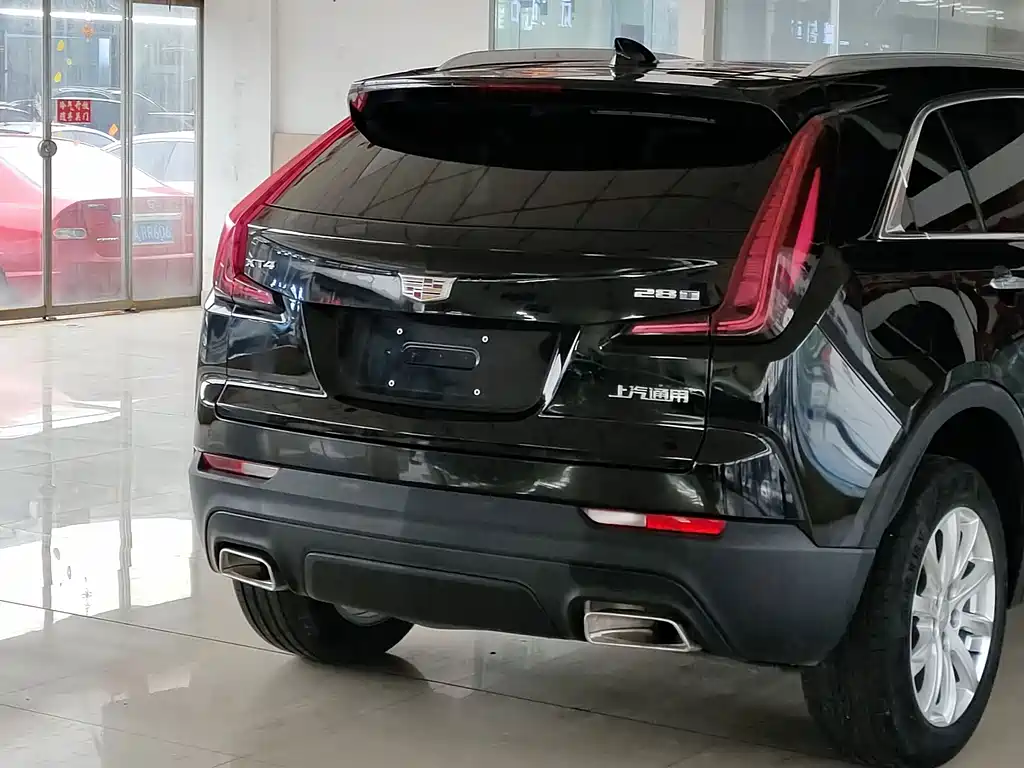 Cadillac XT4 2022 — фото 10