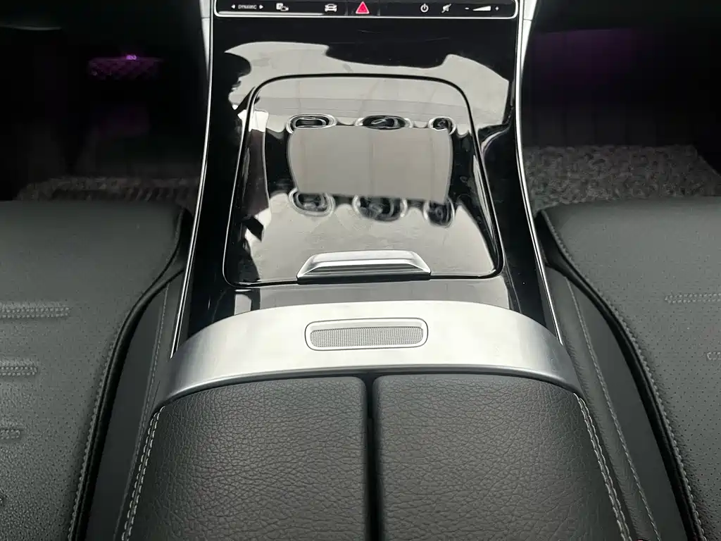 Mercedes-Benz C-Class 2023 — фото 9