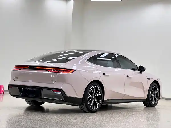 Geely Galaxy E8 2025