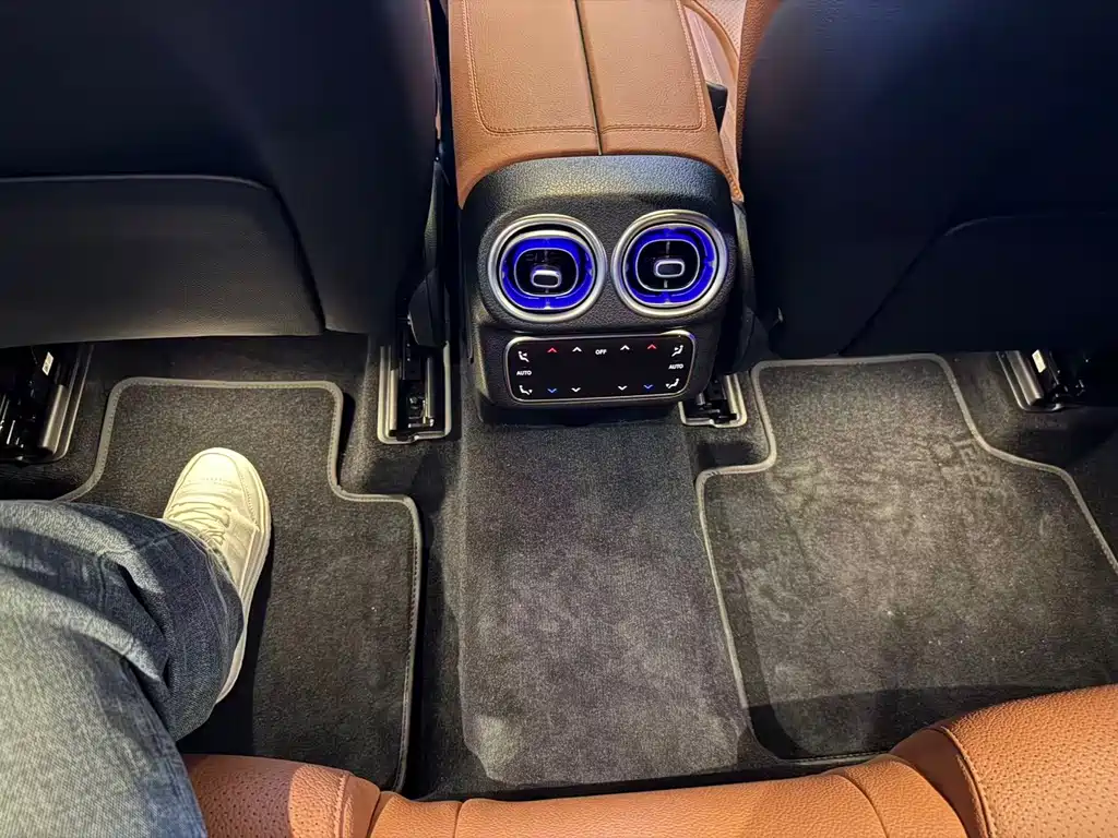Mercedes-Benz GLC 2025