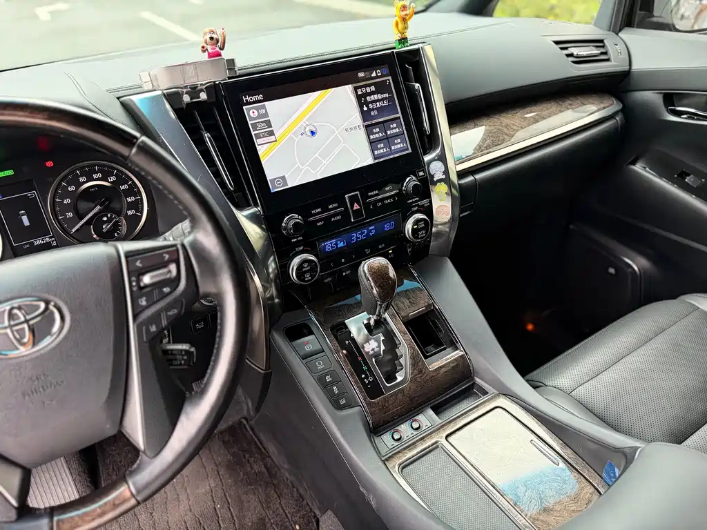 Toyota Alphard 2021 — фото 8