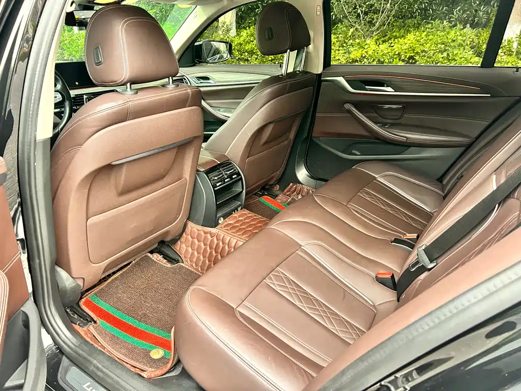 BMW 5 Series 2020 — фото 9