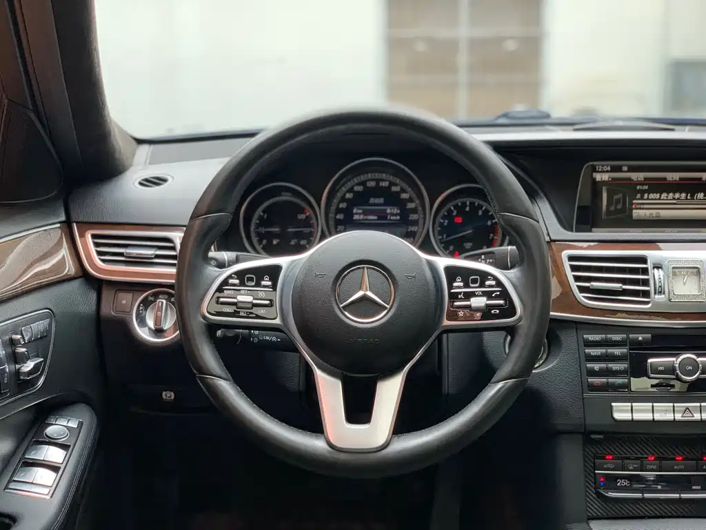 Mercedes-Benz E-Class 2014 — фото 11