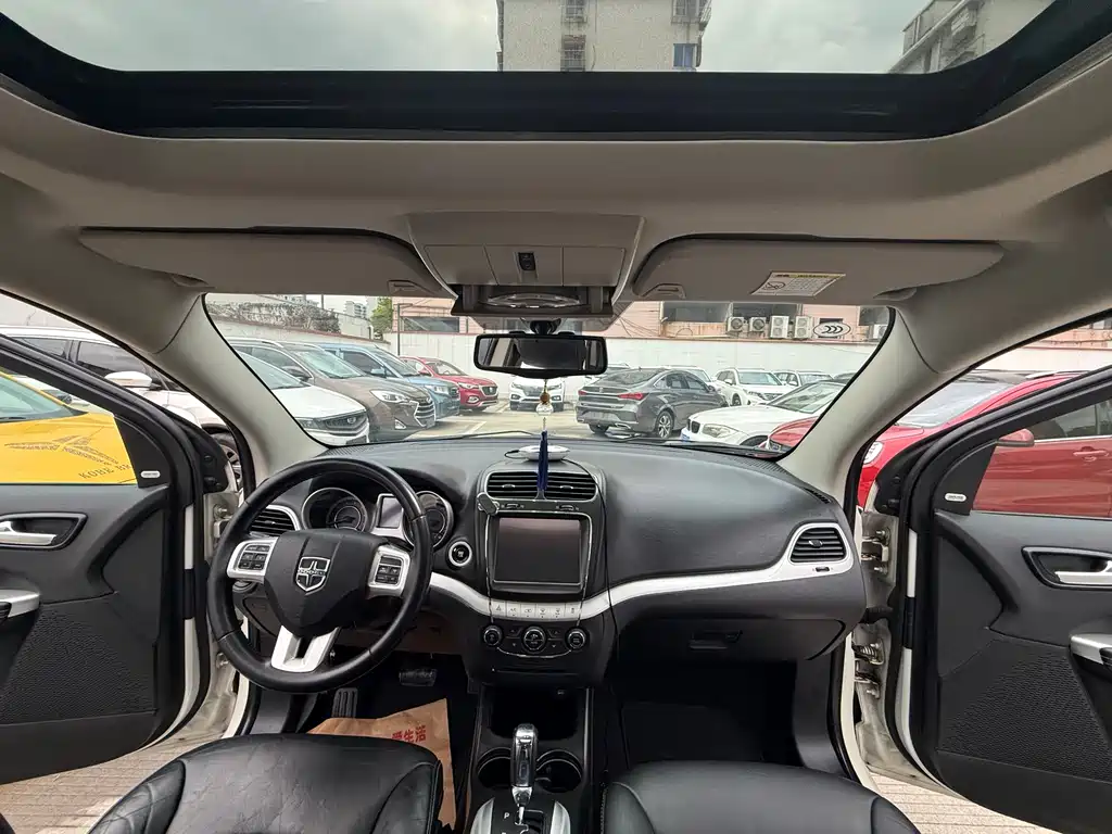 Dodge Journey 2015 — фото 8