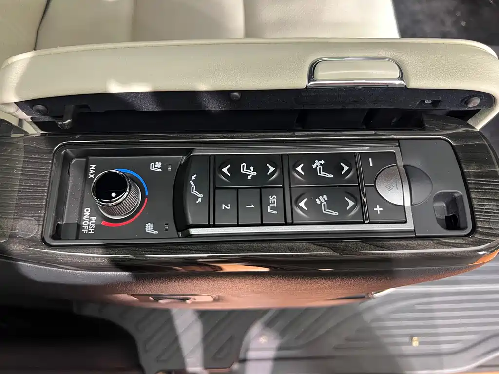Lexus LM 2022 — фото 12