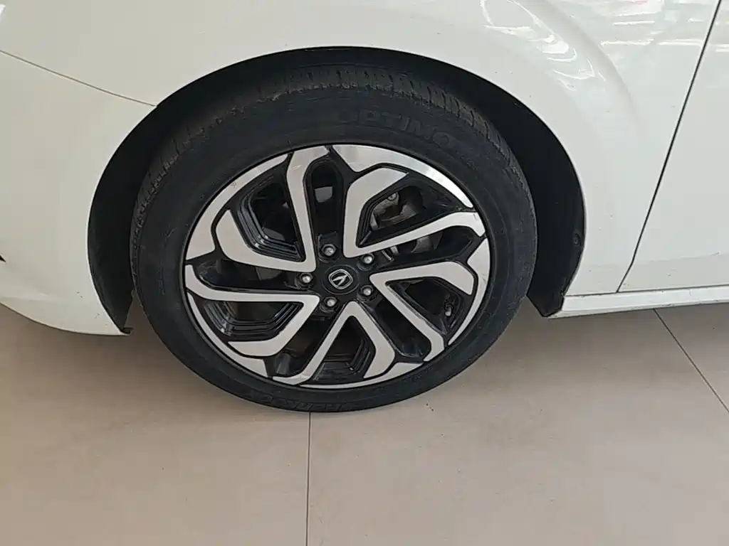 Changan Eado XT 2018 — фото 23