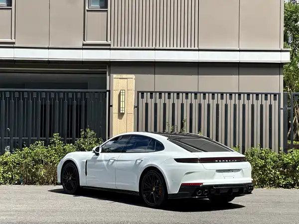 Porsche Panamera 2024
