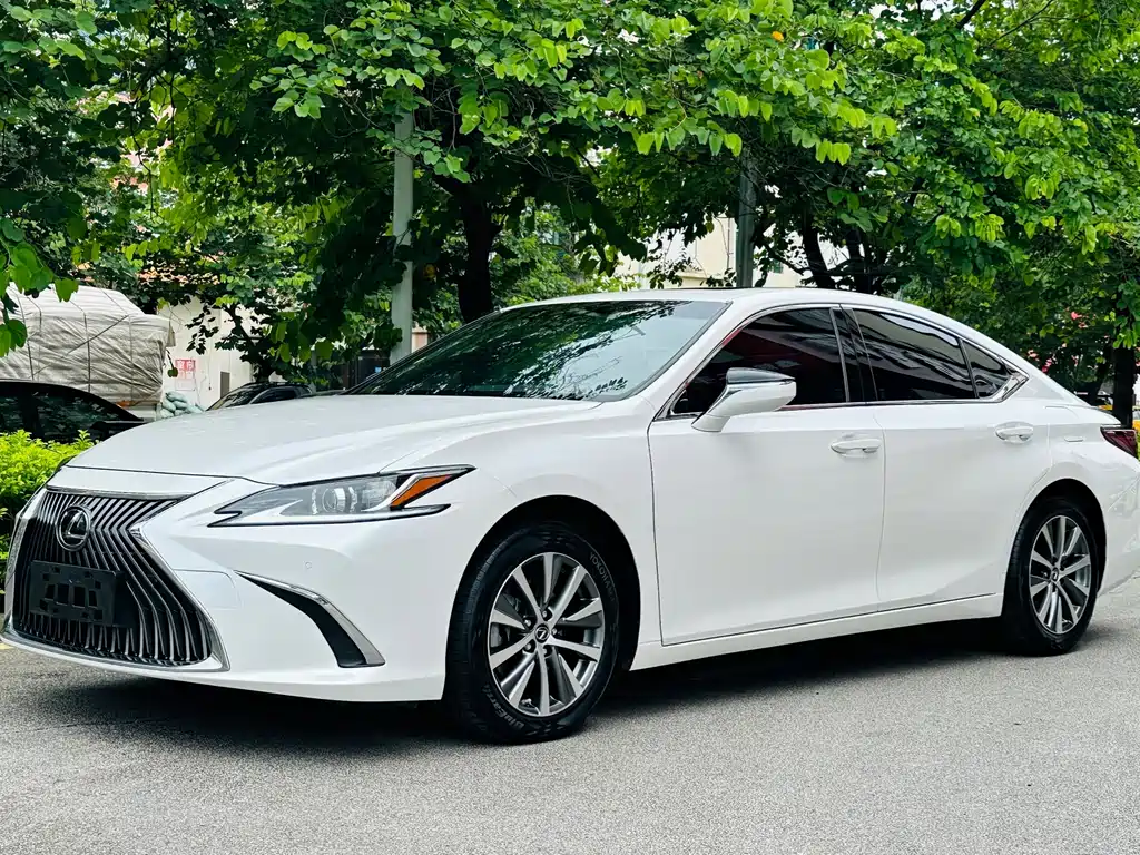 Lexus ES 2021